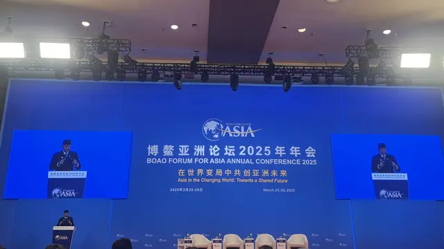 Menteri Koordinator Bidang Infrastruktur dan Pembangunan Kewilayahan Agus Harimurti Yudhoyono (AHY) menjadi pembicara kunci atau keynote speaker di BOAO Forum for Asia (BFA) yang dihelat di Hainan, China, Rabu (26/3/2025). (Liputan6.com/Winda Nelfira)