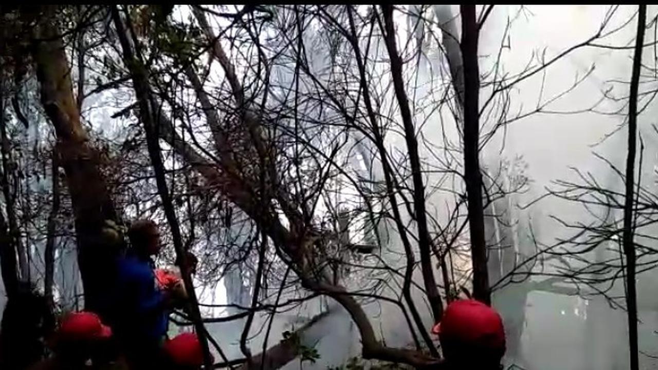 Kebakaran lahan Kawah Putih