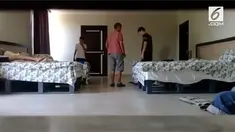 Peristiwa yang terjadi di Kota Taraz, Jambyl, Kazakhstan ini menjadi perhatian pemerintah setempat. Di mana seorang pelatih sepakbola membubarkan paksa anak didiknya yang sedang melaksanakan salat.