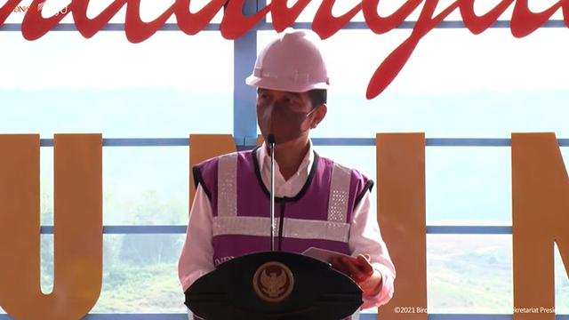 Presiden Joko Widodo (Jokowi) meresmikan Bendungan Kuningan, di Kabupaten Kuningan, Selasa (31/8/2021).