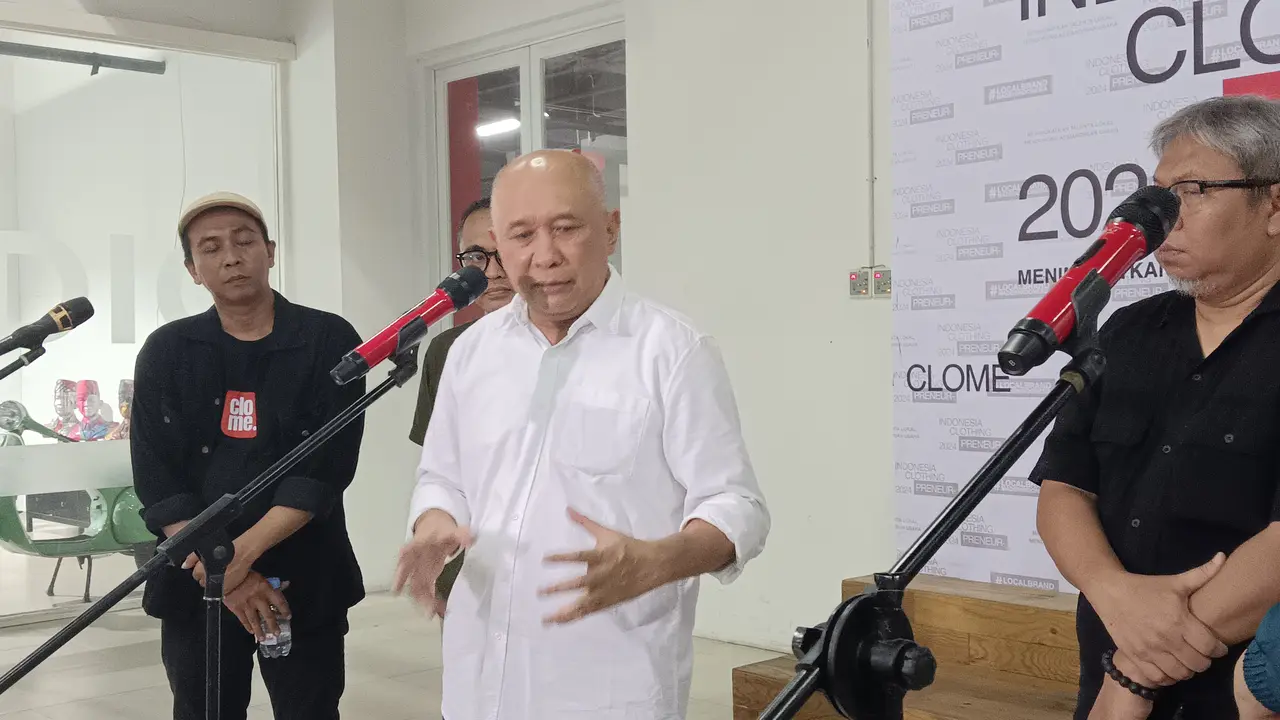 Menteri Koperasi dan Usaha Kecil Menengah (UKM), Teten Masduki dalam acara Indonesia Clothing Summit 2024, Jakarta, Kamis (1/8/2024). (Tim Bisnis)