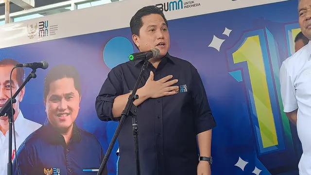 Menteri BUMN Erick Thohir hadir dalam acara 15 Juta Ibu-ibu Mekaar di Jakarta International Velodrome, Jakarta Timur, Senin (12/2)