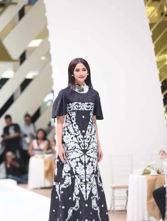 Beberapa tahun menekuni kegiatannya di teater, aktris yang sukses memerankan Zaenab dalam sinetron ‘Si Doel Anak Sekolahan’ ini dinobatkan sebagai Kartini Masa Kini. (Nurwahyunan/Bintang.com)