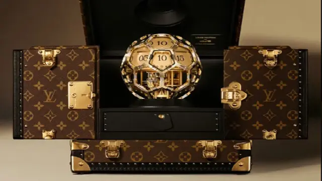 Kim Kardashian Pamer Bola Sepak Monogram LV, Dijual Rp 37,5 Juta di Pasar Loak