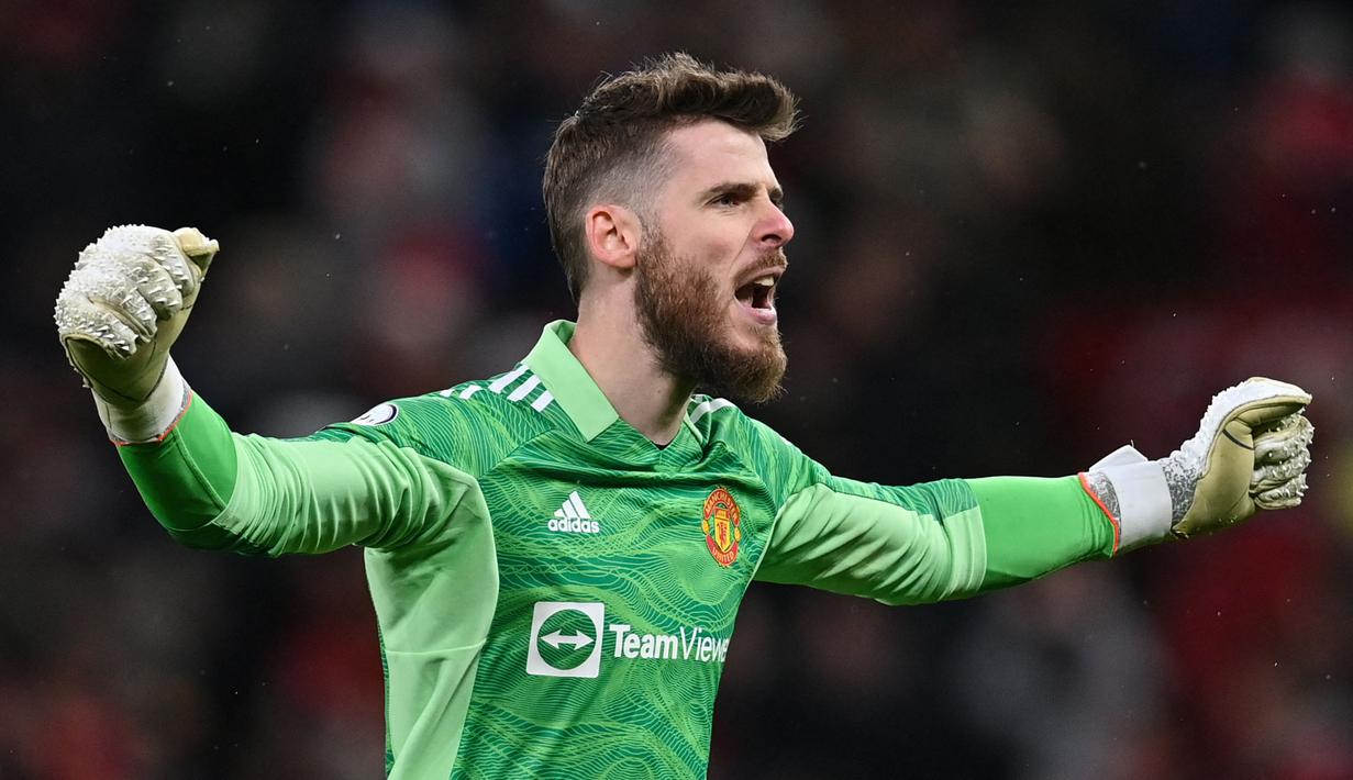 Di belakang keroposnya lini pertahanan Manchester United musim ini, ada David De Gea yang rela pontang-panting menyelamatkan gawangnya. Kiper 35 tahun yang memiliki nilai pasar sebesar 18 juta euro tersebut tercatat telah membuat 9 clean sheet dalam 34 penampilannya. (AFP/Paul Ellis)
