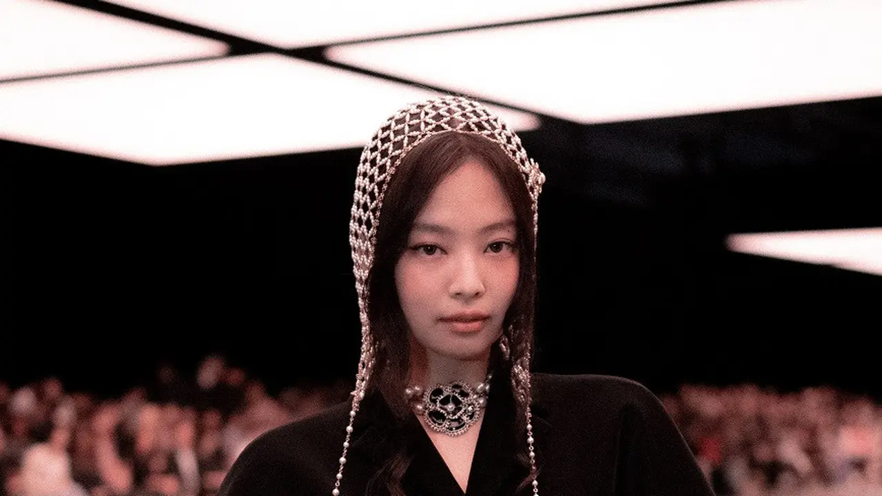 8 Gaya Memukau Selebriti Hadiri Fashion Show Chanel di Tokyo, Jennie BLACKPINK, Park Seo Joon, hingga Kristen Stewart