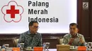 Ketua Umum PMI Jusuf Kalla memberikan sambutan pada penyerahan bantuan 10 unit truk tangki air di Kantor PMI, Jakarta, Jumat (8/2). PMI mendapat 10 truk tangki air dari Astra untuk operasi kemanusiaan di wilayah bencana. (Liputan6.com/Fery Pradolo)