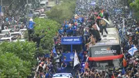 Pawai Persib Juara melintasi Jalan Djunjunan, Kota Bandung, Sabtu, 1 Juni 2024. (Dikdik Ripaldi/Liputan6.com)