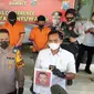 Pemalsu tes antigen di tangkap di Banyuwangi. (Dian Kurniawan/Liputan6.com)