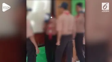 Video penganiayaan seorang siswa SMP di Jombang viral di sosisl media. Meski antara korban dan pelaku telah sepakat berdamai Polres Jombang terus memantau kasus tersebut