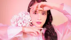 Selain disibukkan dengan sinetron dan film yang ia bintangi, Michelle Ziudith juga kerap melakukan berbagai pemotretan. Parasnya yang cantik membuat banyak fotografer memilih dia sebagai model. Kali ini ia menjalani pemotretan bertema Valentine. (Liputan6.com/IG/@michelleziu)