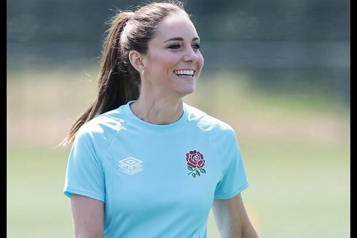 Biasa Tampil Feminin, Kate Middleton Pamer Lengan Kekarnya dengan Outfit Sporty