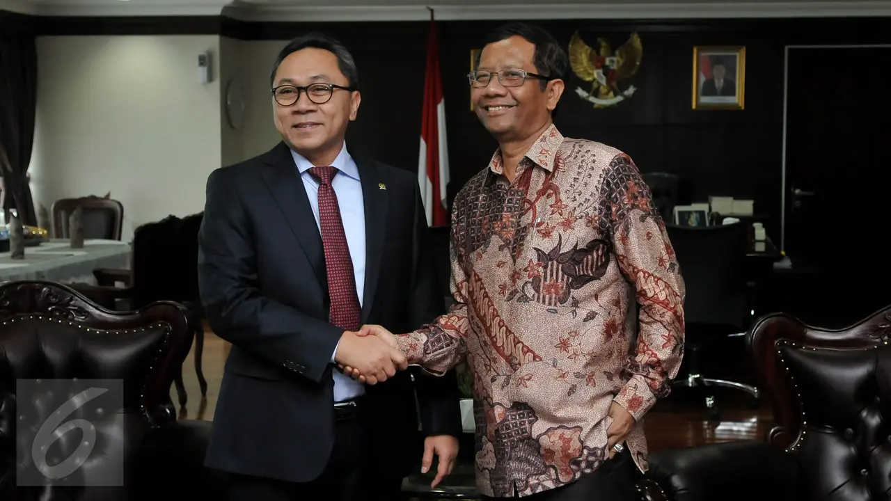 20151013-Mantan Ketua MK Mahfud MD Sambangi MPR RI-Jakarta