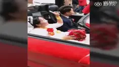 Calon mertua dibelikan rumah dan mobil mewah. Tujuannya agar pernikahan wanita ini direstui oleh orang tua pria.