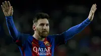 Bintang Barcelona, Lionel Messi, merayakan gol yang dicetaknya ke gawang Espanyol pada laga La Liga di Stadion Camp Nou, Barcelona, Minggu (18/12/2016). (AFP/Josep Lago)