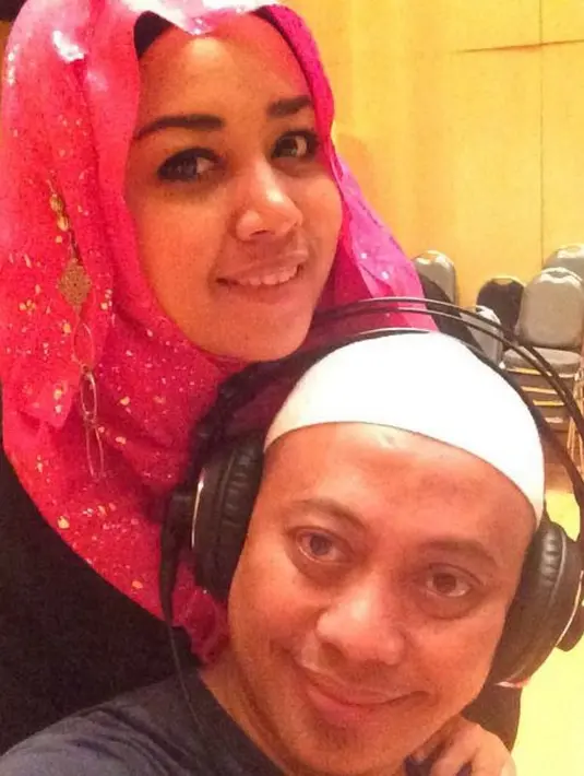 Penampilan Opick saat itu yang rock and rool, gondrong, rupanya berbanding terbalik dengan pribadi Opick yang penuh kasih sayang, halus dalam bertutur kata. Itulah salah satu alasan Dian untuk menjalin hubungan lebih sekedar guru. (dok. Pribadi)