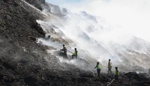 Lima Hari TPA Putri Cempo Terbakar, Warga Keluhkan Batuk dan Sesak Napas