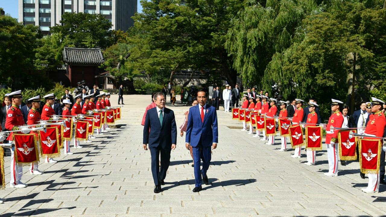 Presiden Jokowi beserta Ibu Negara Iriana di Istana Changdeok, Seoul.  (Foto: Biro Pers Setpres)