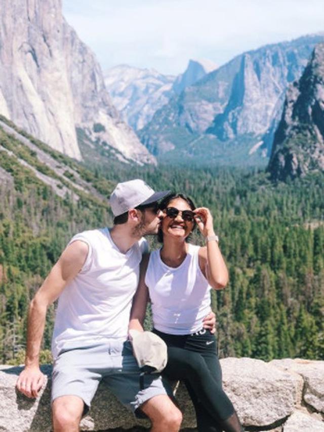 Kini Jarang Tereskpos, Ini 6 Potret Khansa Idol dan Suami yang Menetap di London