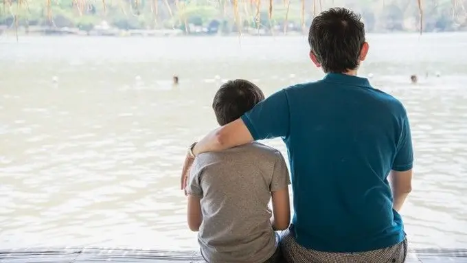 Ayah dan Anak. (foto: Pinterest/Calm Sage).