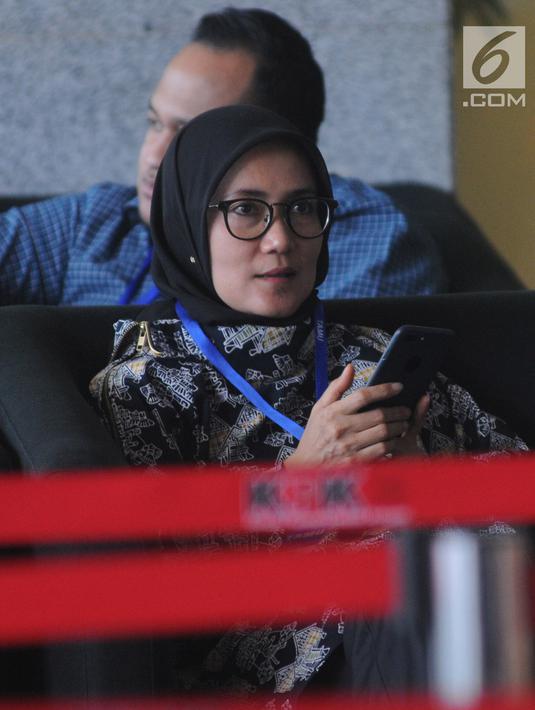 Bupati Lebak Iti Octavia Jayabaya saat mendatangi Gedung KPK di Jakarta, Kamis (15/11). Iti berkonsultasi mengenai pencegahan korupsi di Lebak. (Merdeka.com/Dwi Narwoko)