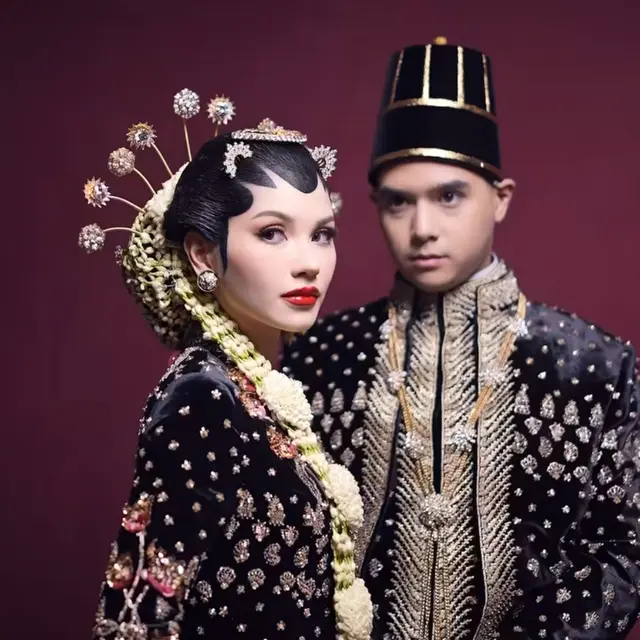 Gaya Mewah Alyssa Daguise dan Al Ghazali Saat Ngundu Mantu, Berbusana Adat Jawa Rancangan Biyan