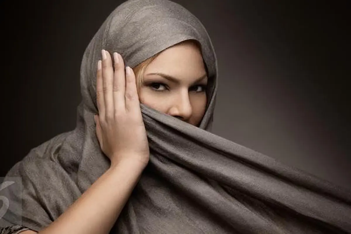 4 Hijaber Dunia Ini Menginspirasi Melalui Makeup dan Fashion