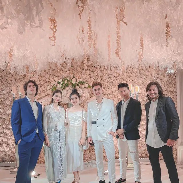 6 Momen Artis Hadiri Resepsi Pernikahan Caesar Hito dan Felicya Angelista