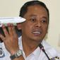 Ketua Subkomite Investigasi KNKT, Nurcahyo Utomo merilis temuan awal jatuhnya pesawat Lion Air PK-LQP di Jakarta, Rabu (28/11). Data kotak hitam, pilot berulang kali berupaya membawa pesawat naik kembali sebelum kehilangan kontrol. (AP/Achmad Ibrahim)