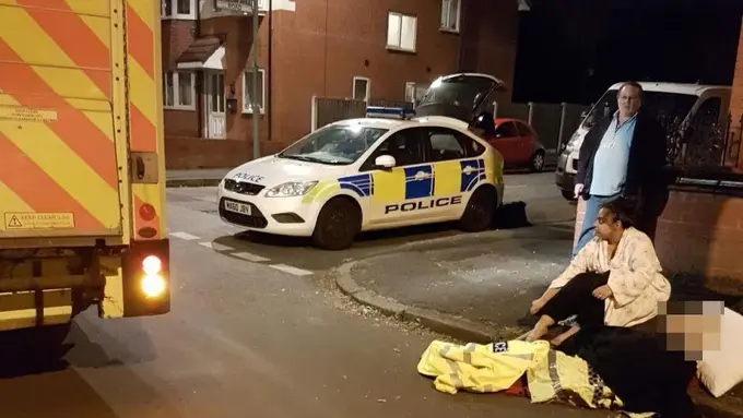 Ambulans Telat 2 Jam, Nenek Ini Menggigil di Pinggir Jalan