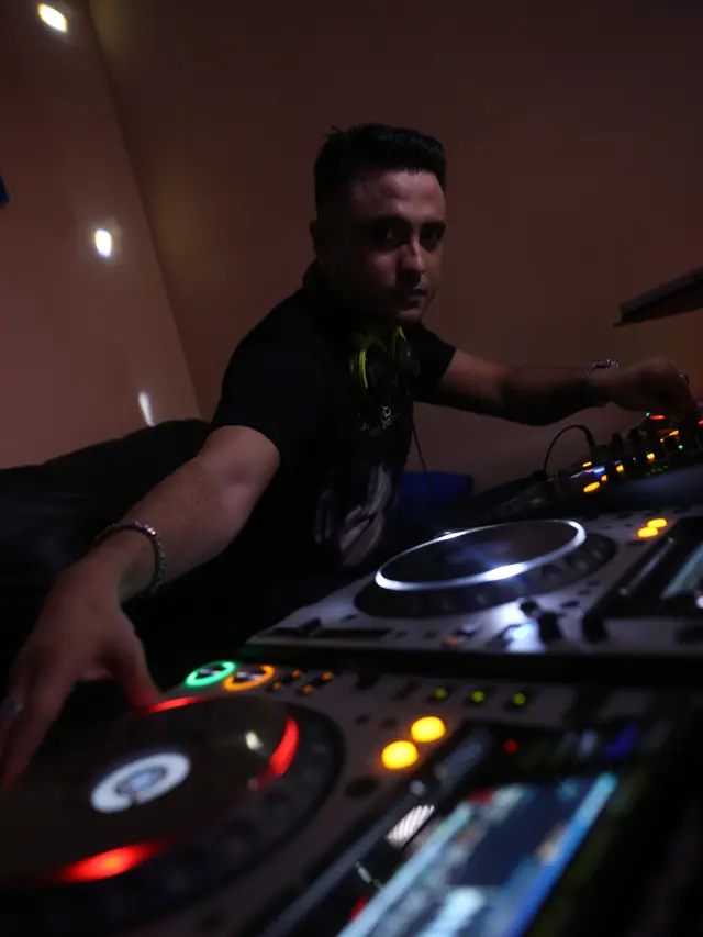 [Bintang] Rumah Selebriti Rizal Djibran