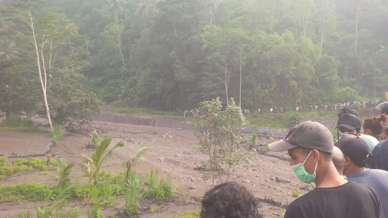 Lahar Dingin Gunung Agung Menyapu Sawah di Dekat Sungai Yeh Sah