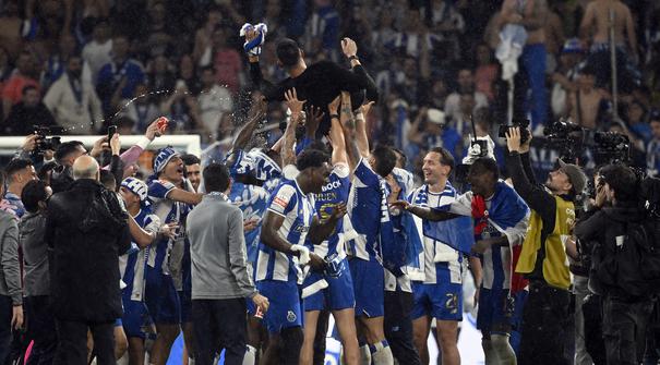 FC Porto resmi mengunci gelar juara Liga Portugal musim 2025/2026 pada Sabtu (02/05/2026) waktu setempat. (AFP/Miguel Riopa)