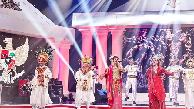 7 Potret Alena Wu Tampil dalam Busana Sumatera Barat Ini Curi Perhatian