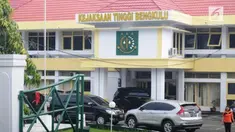 Kepala seksi humas dan penerangan hukum kejaksaan tinggi Bengkulu membenarkan jika salah seorang jaksa di Kejati Bengkulu kena OTT KPK.