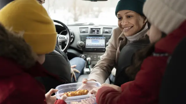 6 Tips Agar Anak Tetap Happy Meski Perjalanan Jauh (photo by freepik.com)