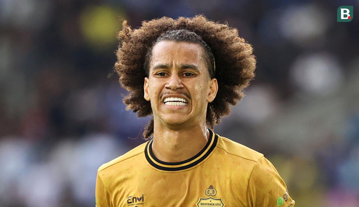 Ekspresi pemain Bhayangkara FC, Felipe Silva saat laga final Pegadaian Liga 2 2024/2025 melawan PSIM Yogyakarta di Stadion Manahan, Solo, Jawa Tengah, Rabu (26/02/2025). (Bola.com/Abdul Aziz)