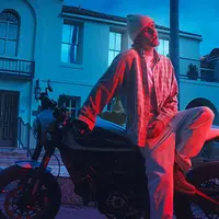 Justin Bieber comeback dengan lagu Hold On. Berikut lirik lagunya.