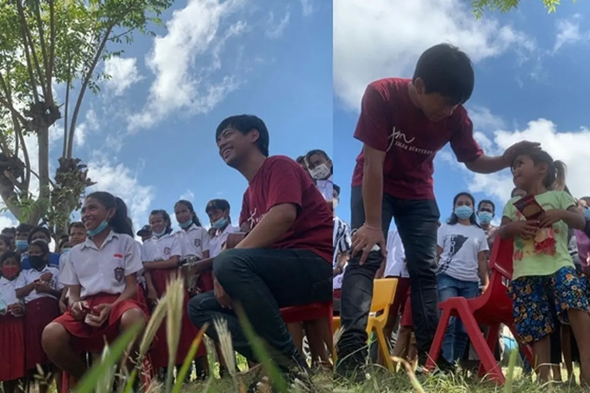 6 Potret Rian d’Masiv Salurkan Bantuan ke Anak-anak Korban Bencana NTT, Tuai Pujian
