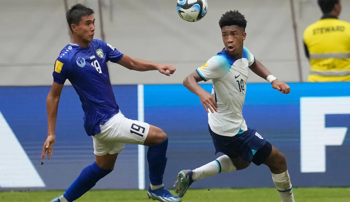 Laga ini dimenangkan timnas Uzbekistan U-17 dengan skor 2-1. (AP Photo/Dita Alangkara)