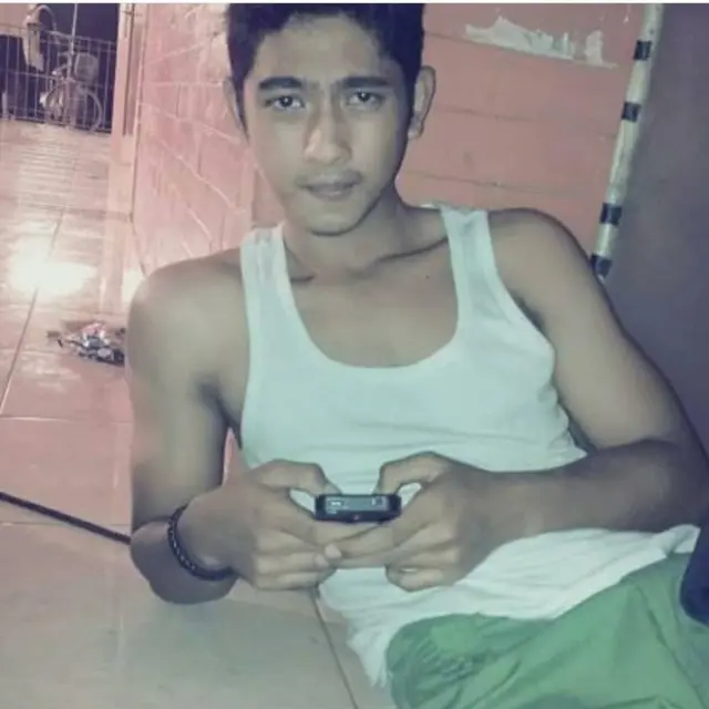 6 Potret Jadul Arya Saloka saat Beranjak Dewasa, Foto Kuliah Curi Perhatian