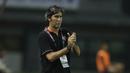 Pelatih Bali United, Stefano Cugurra Teco, saat melawan Semen Padang pada laga Piala Presiden 2019 di Stadion Patriot, Jawa Barat, Senin (11/3). Bali United menang 2-1 atas Semen Padang. (Bola.com/M Iqbal Ichsan)