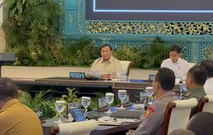 Presiden Prabowo Subianto memberikan pengarahan kepala daerah se-Papua di Istana Negara Jakarta, Selasa (16/12/2025). (Foto: Liputan6.com/Lizsa Egeham).