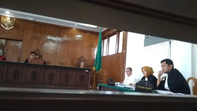 Saiful Mahdi dan penasihat hukumnya (Liputan6.com/Rino Abonita)