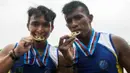 Pasangan pedayung Jawa Barat, Muhamad Yunus dan Syarifudin, berhasil meraih emas pada nomor 1.000 meter kayak putra. Pada Senin kemarin Jabar menambah perolehan tiga emas dari cabang dayung. (Bola.com/Vitalis Yogi Trisna) 