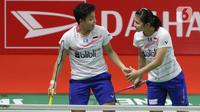 Pebulutangkis Indonesia, Greysia Polii/Apriyani Rahayu saat melawan Liu Xuan Xuan/Xia Yu Ting (China) pada babak pertama ganda puteri Indonesia Masters 2020 di Istora GBK, Jakarta, Rabu (15/1/2020). Greysia Polii/Apriyani Rahayu unggul 22-24, 21-17, 21-15. (Liputan6.com/Helmi Fithriansyah)