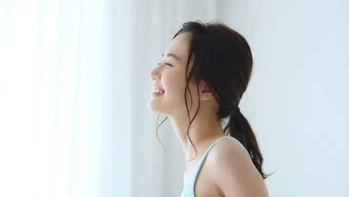 Lupa Pakai Skincare Sebelum Tidur Bikin Panik, Lakukan Langkah Penyelamatan Ini di Pagi Hari, Yuk!