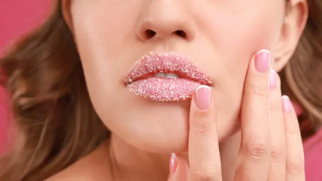5 Resep DIY Lip Scrub ala Beauty Vlogger, Atasi Bibir Kering dan Gelap