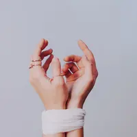 Ilustrasi Jari Tangan Bengkak Credit: pexels.com/lilartsy