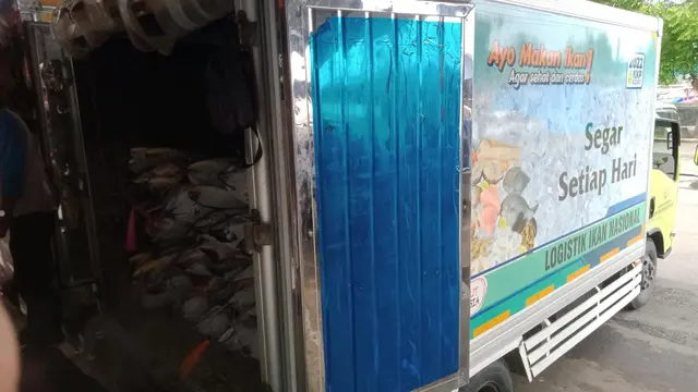 Perkuat Korporasi Nelayan di Cilacap, KKP Fasilitasi Gudang Beku Portable hingga Mobil Berpendingin